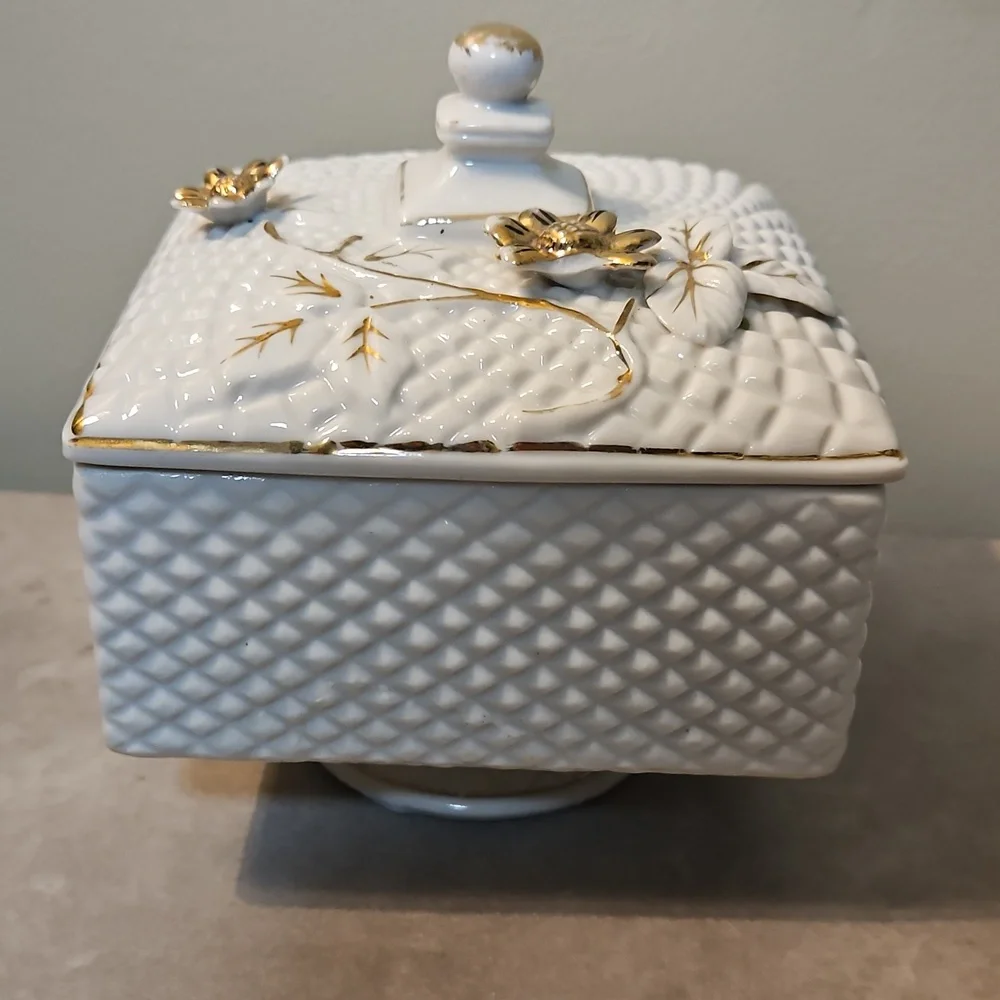 Tilso, Japan Handpainted Dresser Dish With Lid White Gold Vintage Trinket Box